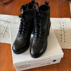 Steve Madden Black Leather Lace-Up Mackelle Lug Heel Boots